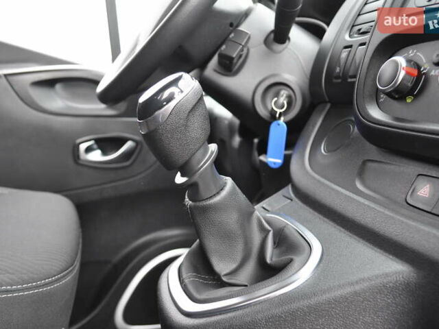 Черный Рено Трафик, объемом двигателя 2 л и пробегом 166 тыс. км за 27800 $, фото 71 на Automoto.ua