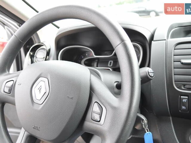 Черный Рено Трафик, объемом двигателя 2 л и пробегом 166 тыс. км за 27800 $, фото 53 на Automoto.ua