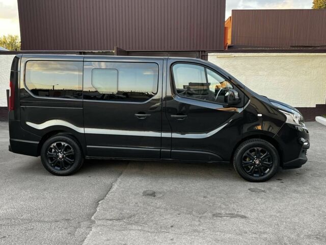 Черный Рено Трафик, объемом двигателя 2 л и пробегом 162 тыс. км за 19800 $, фото 2 на Automoto.ua