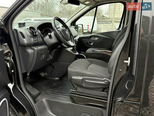 Чорний Рено Трафік, об'ємом двигуна 2 л та пробігом 250 тис. км за 29900 $, фото 45 на Automoto.ua