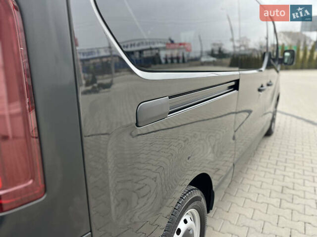 Чорний Рено Трафік, об'ємом двигуна 2 л та пробігом 16 тис. км за 34500 $, фото 16 на Automoto.ua