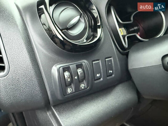 Чорний Рено Трафік, об'ємом двигуна 2 л та пробігом 237 тис. км за 21000 $, фото 22 на Automoto.ua