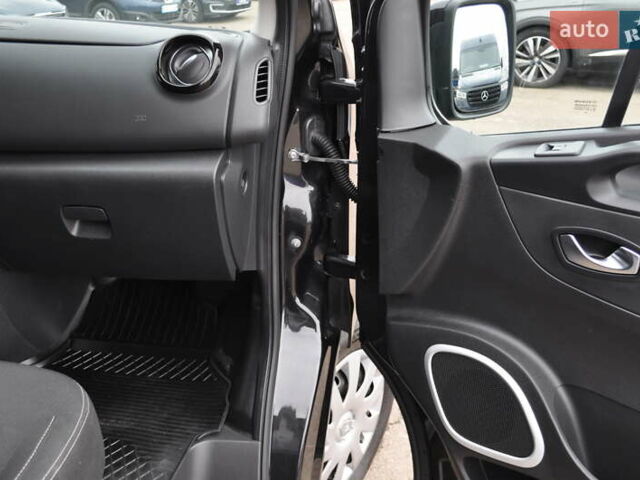 Черный Рено Трафик, объемом двигателя 2 л и пробегом 166 тыс. км за 27800 $, фото 67 на Automoto.ua