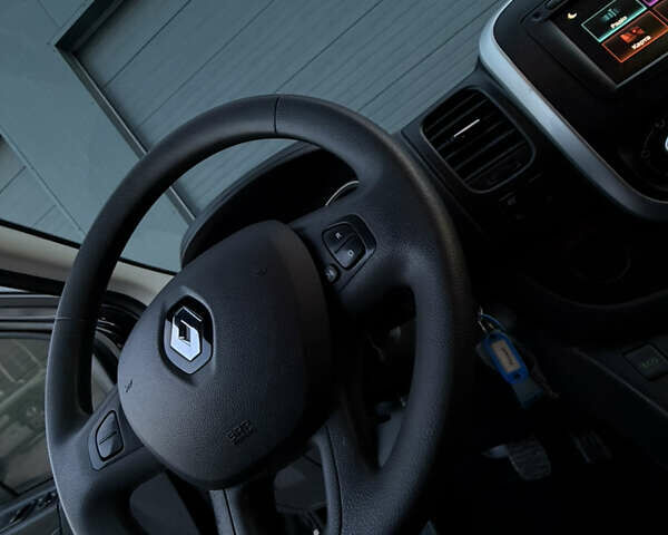 Черный Рено Трафик, объемом двигателя 2 л и пробегом 168 тыс. км за 23999 $, фото 66 на Automoto.ua