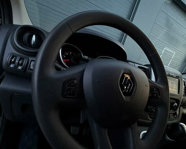 Черный Рено Трафик, объемом двигателя 2 л и пробегом 168 тыс. км за 23999 $, фото 65 на Automoto.ua