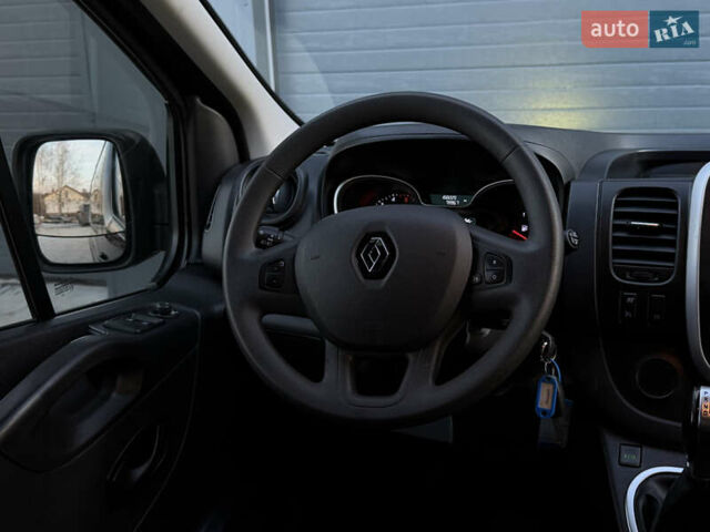 Черный Рено Трафик, объемом двигателя 2 л и пробегом 168 тыс. км за 23999 $, фото 59 на Automoto.ua