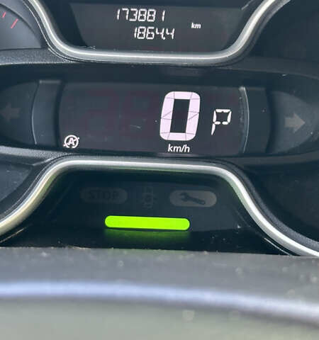 Черный Рено Трафик, объемом двигателя 2 л и пробегом 174 тыс. км за 31400 $, фото 29 на Automoto.ua