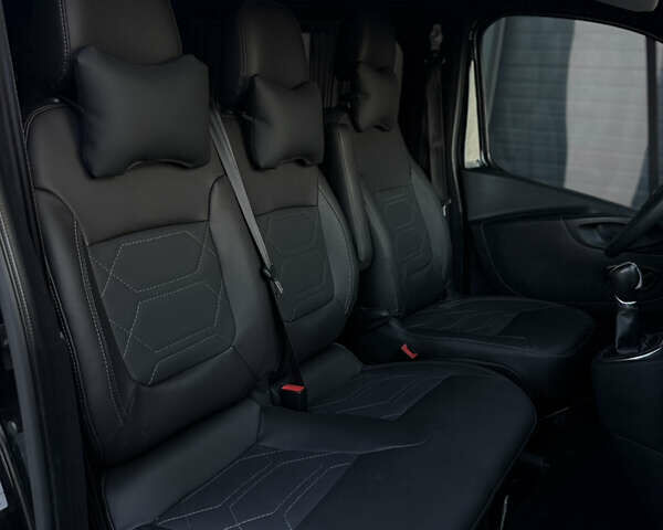 Черный Рено Трафик, объемом двигателя 2 л и пробегом 168 тыс. км за 23999 $, фото 33 на Automoto.ua