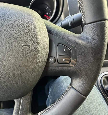 Черный Рено Трафик, объемом двигателя 2 л и пробегом 174 тыс. км за 31400 $, фото 30 на Automoto.ua