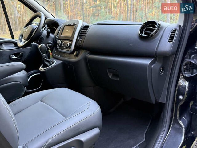 Черный Рено Трафик, объемом двигателя 2 л и пробегом 160 тыс. км за 33800 $, фото 87 на Automoto.ua