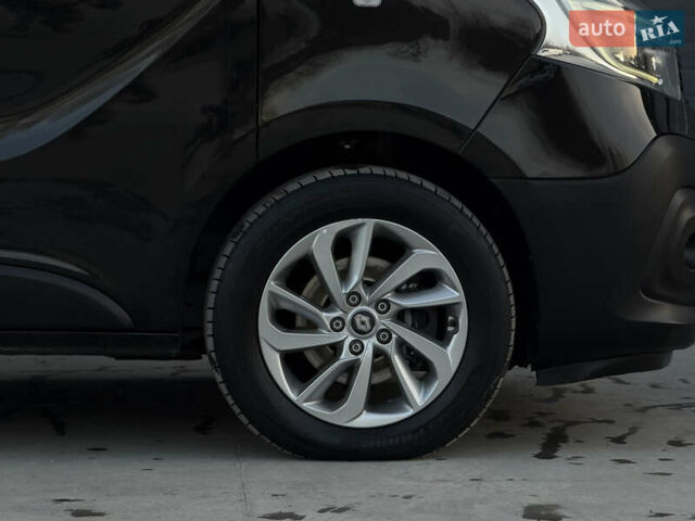 Черный Рено Трафик, объемом двигателя 2 л и пробегом 168 тыс. км за 23999 $, фото 20 на Automoto.ua