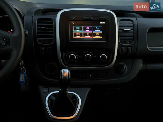 Черный Рено Трафик, объемом двигателя 2 л и пробегом 168 тыс. км за 23999 $, фото 60 на Automoto.ua