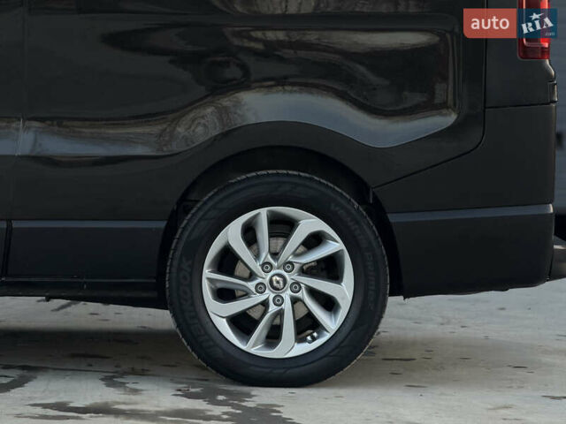 Черный Рено Трафик, объемом двигателя 2 л и пробегом 168 тыс. км за 23999 $, фото 16 на Automoto.ua