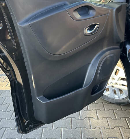 Черный Рено Трафик, объемом двигателя 2 л и пробегом 174 тыс. км за 31400 $, фото 24 на Automoto.ua