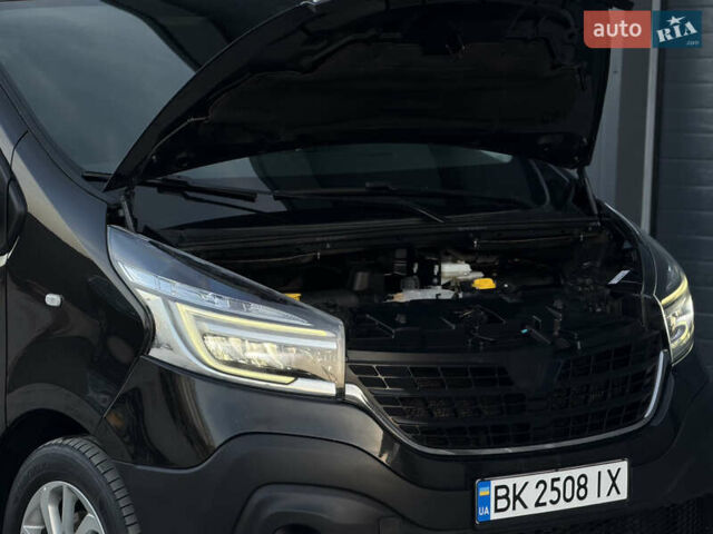 Черный Рено Трафик, объемом двигателя 2 л и пробегом 168 тыс. км за 23999 $, фото 21 на Automoto.ua