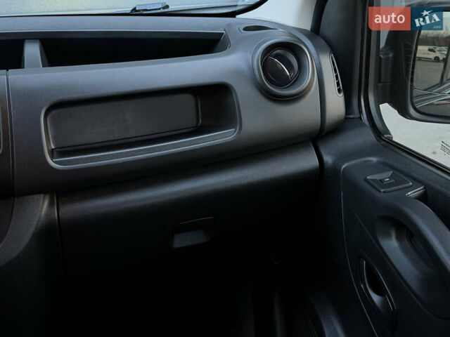 Черный Рено Трафик, объемом двигателя 2 л и пробегом 168 тыс. км за 23999 $, фото 61 на Automoto.ua