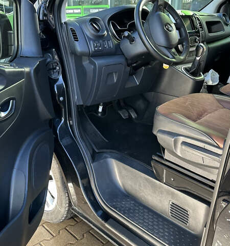 Черный Рено Трафик, объемом двигателя 2 л и пробегом 174 тыс. км за 31400 $, фото 25 на Automoto.ua