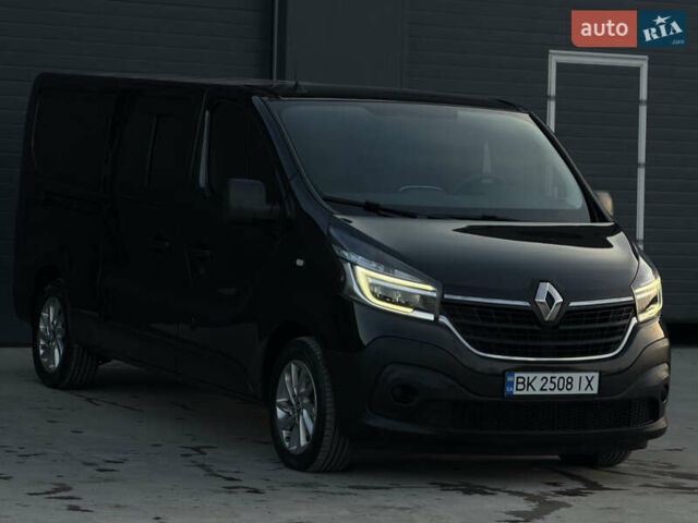Черный Рено Трафик, объемом двигателя 2 л и пробегом 168 тыс. км за 23999 $, фото 5 на Automoto.ua