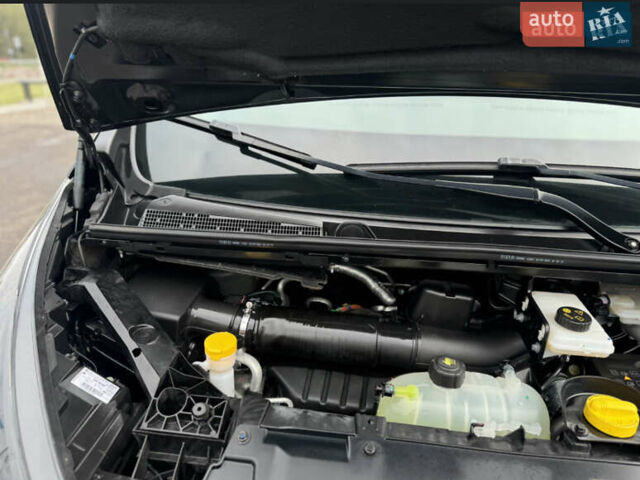 Черный Рено Трафик, объемом двигателя 2 л и пробегом 174 тыс. км за 31400 $, фото 71 на Automoto.ua