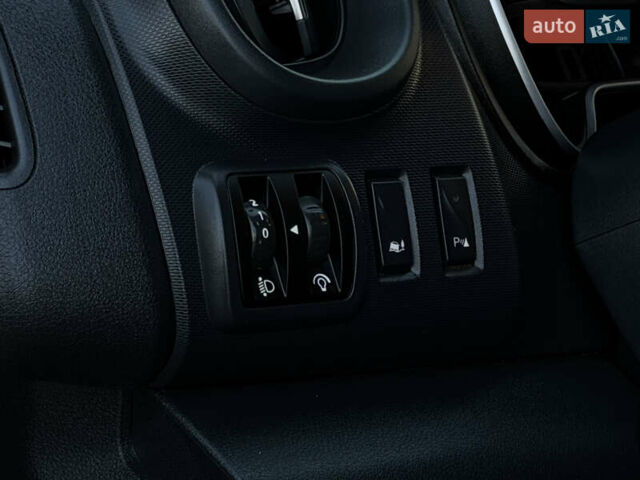 Черный Рено Трафик, объемом двигателя 2 л и пробегом 168 тыс. км за 23999 $, фото 45 на Automoto.ua