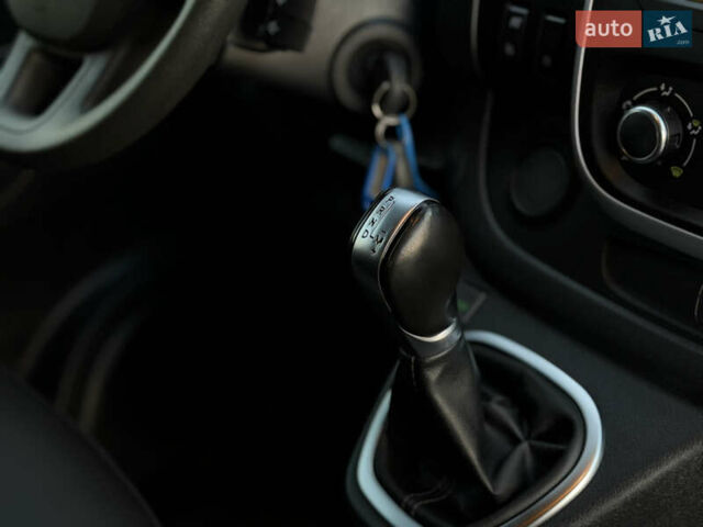 Черный Рено Трафик, объемом двигателя 2 л и пробегом 168 тыс. км за 23999 $, фото 52 на Automoto.ua