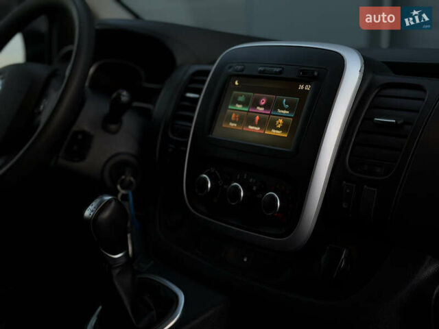 Черный Рено Трафик, объемом двигателя 2 л и пробегом 168 тыс. км за 23999 $, фото 51 на Automoto.ua