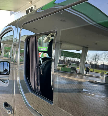 Черный Рено Трафик, объемом двигателя 2 л и пробегом 174 тыс. км за 31400 $, фото 16 на Automoto.ua