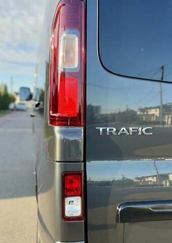 Чорний Рено Трафік, об'ємом двигуна 2 л та пробігом 85 тис. км за 42300 $, фото 29 на Automoto.ua