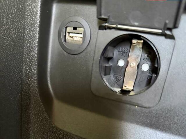 Чорний Рено Трафік, об'ємом двигуна 2 л та пробігом 85 тис. км за 42300 $, фото 92 на Automoto.ua