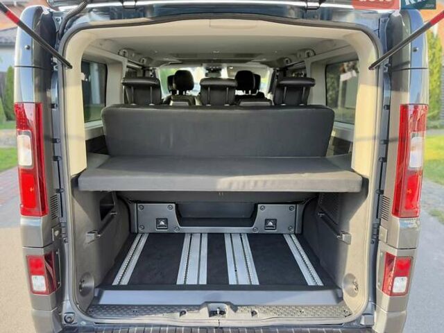 Чорний Рено Трафік, об'ємом двигуна 2 л та пробігом 85 тис. км за 42300 $, фото 52 на Automoto.ua