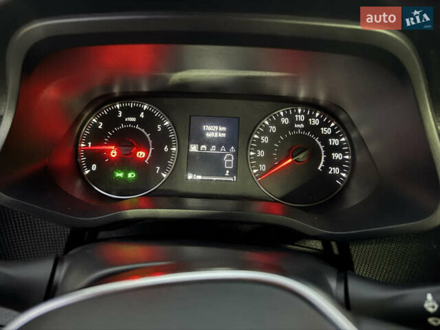 Черный Рено Трафик, объемом двигателя 2 л и пробегом 176 тыс. км за 30500 $, фото 39 на Automoto.ua