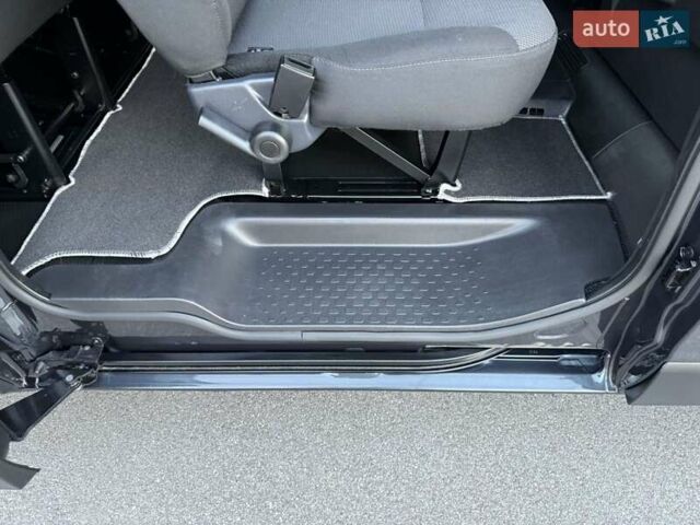 Черный Рено Трафик, объемом двигателя 2 л и пробегом 124 тыс. км за 28450 $, фото 40 на Automoto.ua