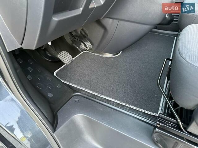 Черный Рено Трафик, объемом двигателя 2 л и пробегом 124 тыс. км за 28450 $, фото 26 на Automoto.ua