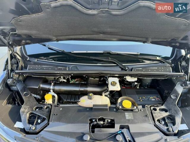 Чорний Рено Трафік, об'ємом двигуна 2 л та пробігом 85 тис. км за 42300 $, фото 48 на Automoto.ua