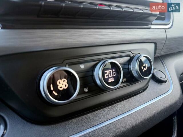 Чорний Рено Трафік, об'ємом двигуна 2 л та пробігом 85 тис. км за 42300 $, фото 101 на Automoto.ua