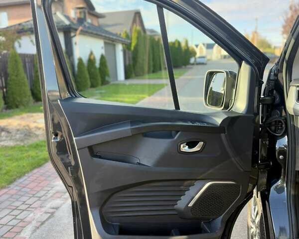 Чорний Рено Трафік, об'ємом двигуна 2 л та пробігом 85 тис. км за 42300 $, фото 56 на Automoto.ua