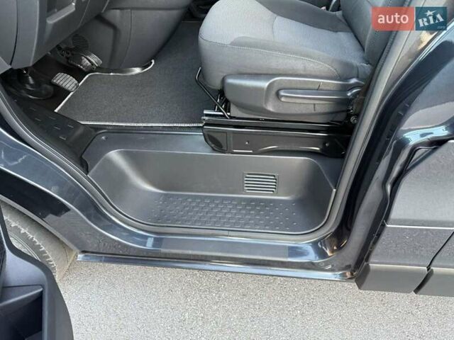 Черный Рено Трафик, объемом двигателя 2 л и пробегом 124 тыс. км за 28450 $, фото 19 на Automoto.ua