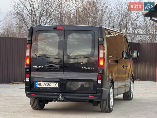 Черный Рено Трафик, объемом двигателя 2 л и пробегом 176 тыс. км за 30500 $, фото 1 на Automoto.ua