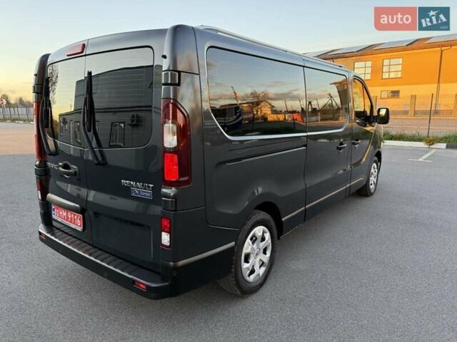 Черный Рено Трафик, объемом двигателя 2 л и пробегом 124 тыс. км за 28450 $, фото 2 на Automoto.ua