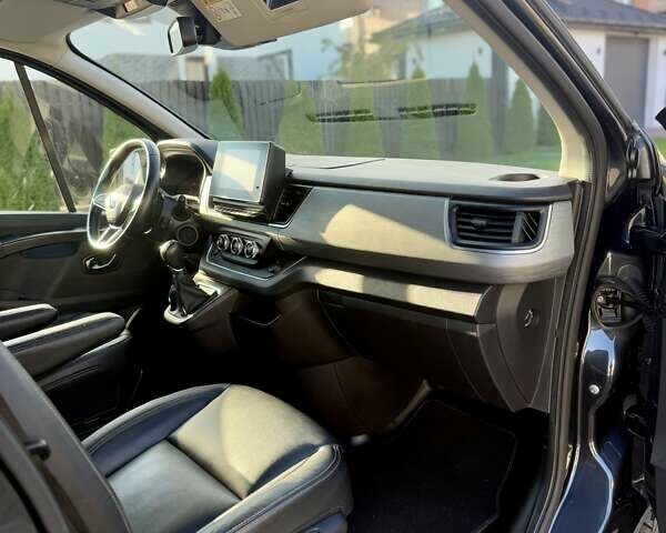 Чорний Рено Трафік, об'ємом двигуна 2 л та пробігом 85 тис. км за 42300 $, фото 64 на Automoto.ua