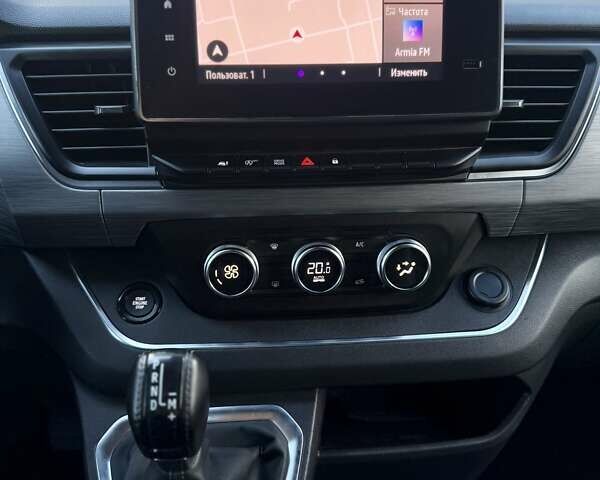 Чорний Рено Трафік, об'ємом двигуна 2 л та пробігом 85 тис. км за 42300 $, фото 98 на Automoto.ua