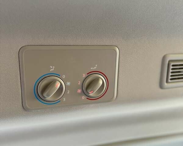 Чорний Рено Трафік, об'ємом двигуна 2 л та пробігом 85 тис. км за 42300 $, фото 79 на Automoto.ua