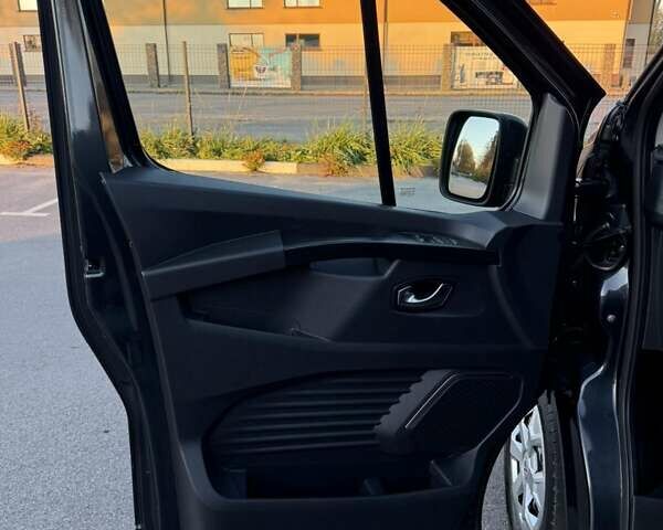 Черный Рено Трафик, объемом двигателя 2 л и пробегом 124 тыс. км за 28450 $, фото 15 на Automoto.ua