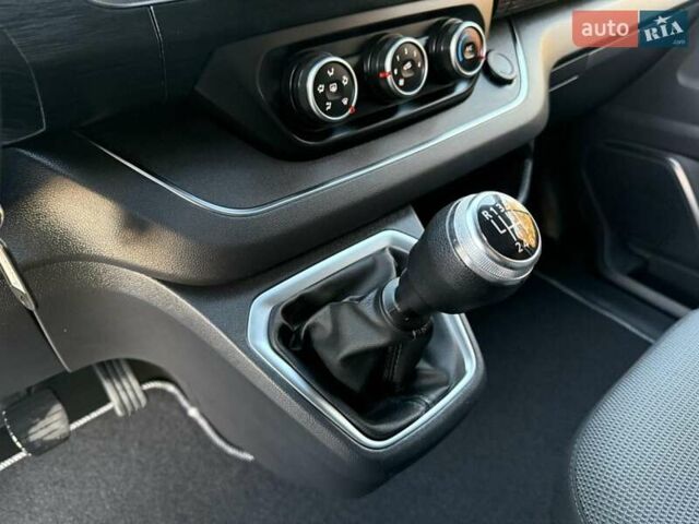 Черный Рено Трафик, объемом двигателя 2 л и пробегом 124 тыс. км за 28450 $, фото 17 на Automoto.ua