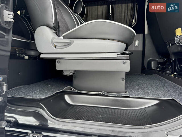 Чорний Рено Трафік, об'ємом двигуна 2 л та пробігом 52 тис. км за 29500 $, фото 35 на Automoto.ua