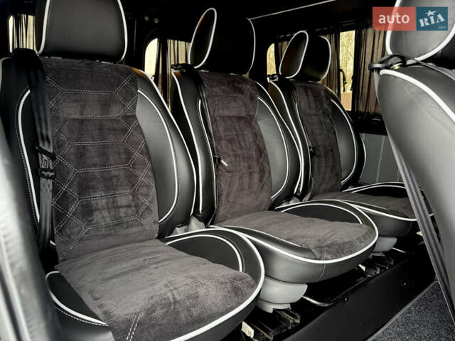 Чорний Рено Трафік, об'ємом двигуна 2 л та пробігом 52 тис. км за 29500 $, фото 31 на Automoto.ua