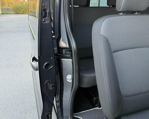 Черный Рено Трафик, объемом двигателя 2 л и пробегом 124 тыс. км за 28450 $, фото 36 на Automoto.ua