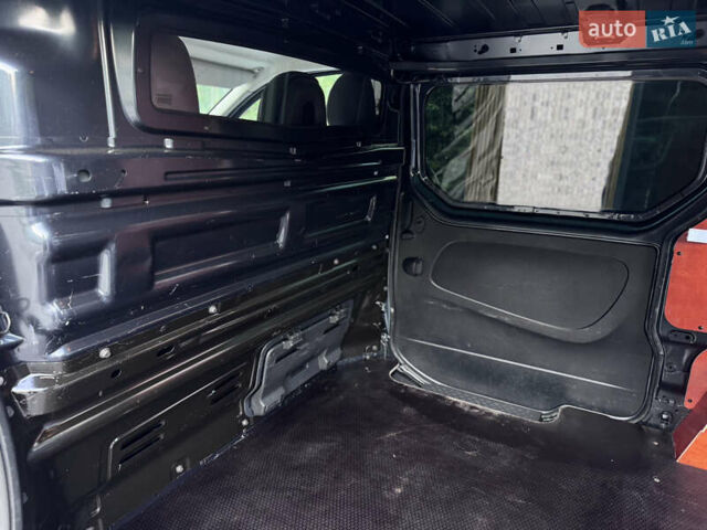 Черный Рено Трафик, объемом двигателя 2 л и пробегом 48 тыс. км за 32800 $, фото 67 на Automoto.ua
