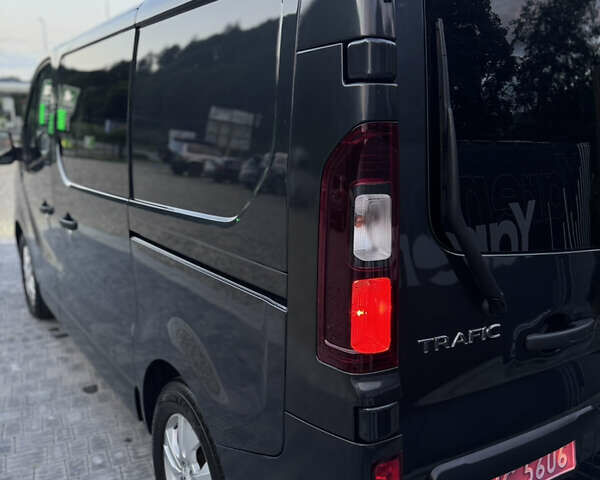 Черный Рено Трафик, объемом двигателя 2 л и пробегом 48 тыс. км за 32800 $, фото 7 на Automoto.ua