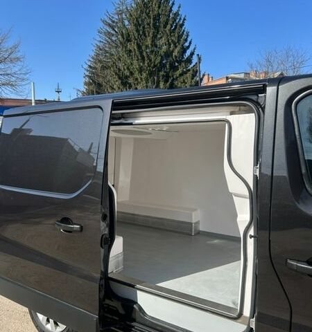 Черный Рено Трафик, объемом двигателя 1.6 л и пробегом 170 тыс. км за 15500 $, фото 29 на Automoto.ua